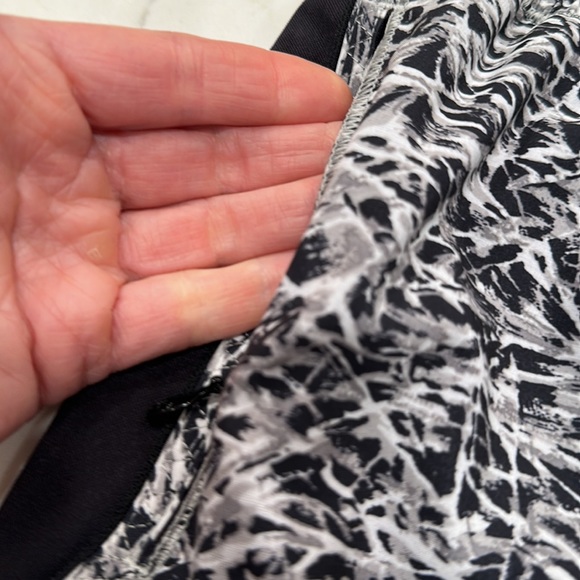 Lululemon Patterned Cropped pants - Picture 3 of 10